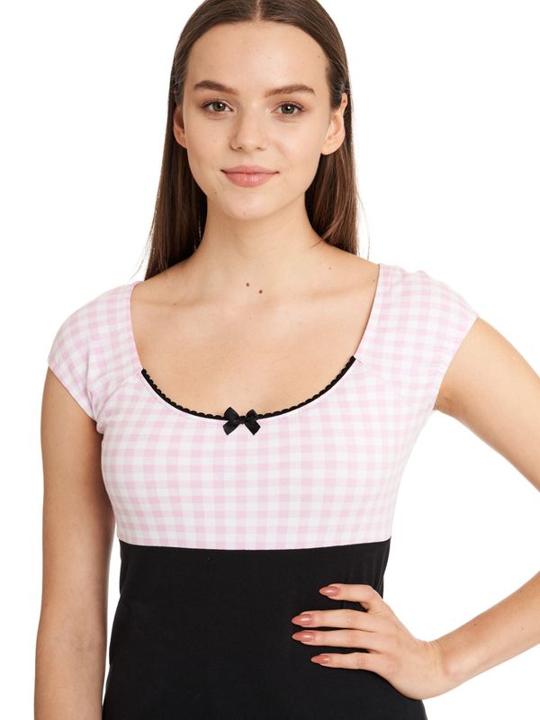 Nastrovje Potsdam Pussy Deluxe Lightpink Plaid Evie Damen T-Shirt schwarz/lightpink Fabrikladen