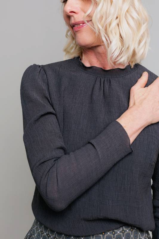 Rockmacherin Lucia Romantische Damenbluse aus Viskose-Crêpe Wochenangebot