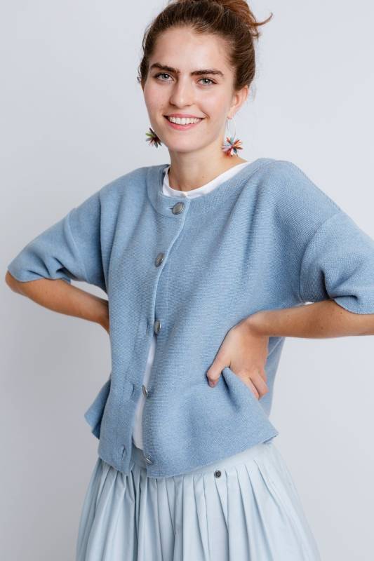 Rockmacherin Mella Strickjacke im Landhaus-Stil, mit trendig kurzem Ärmel Versandkostenfrei