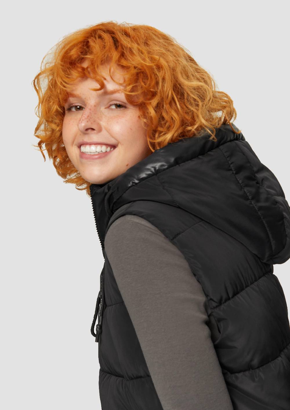 S.Oliver Gesteppte Outdoor-Weste mit Kapuze Speichern exportieren