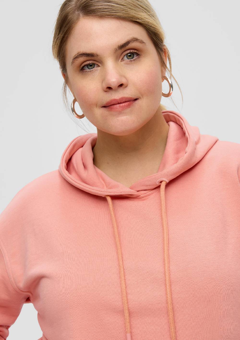 S.Oliver Kapuzensweatshirt mit überschnittener Schulter Rabatt