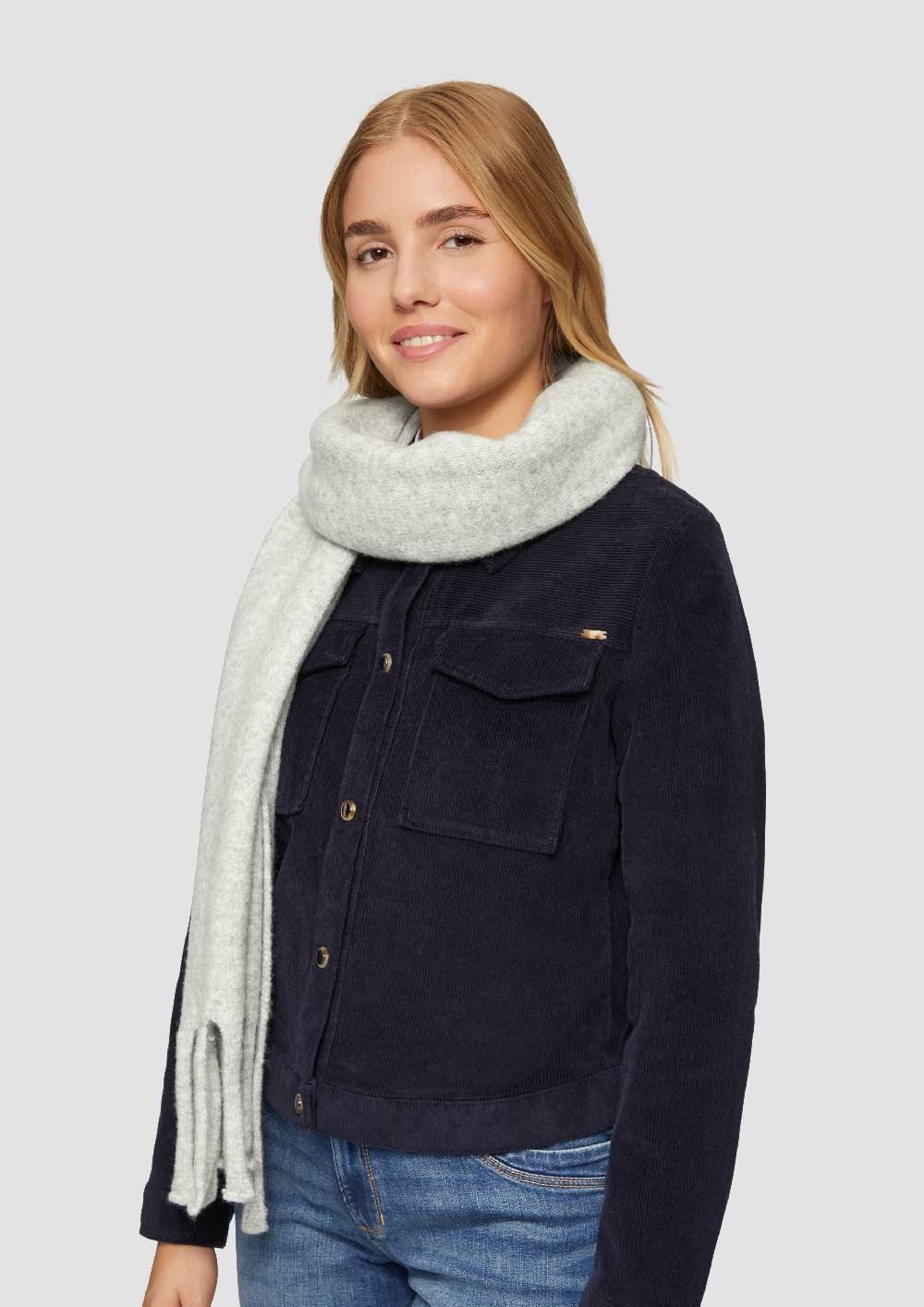 S.Oliver Gestrickter Schal mit Fransen Zeitbegrenzte Promotion