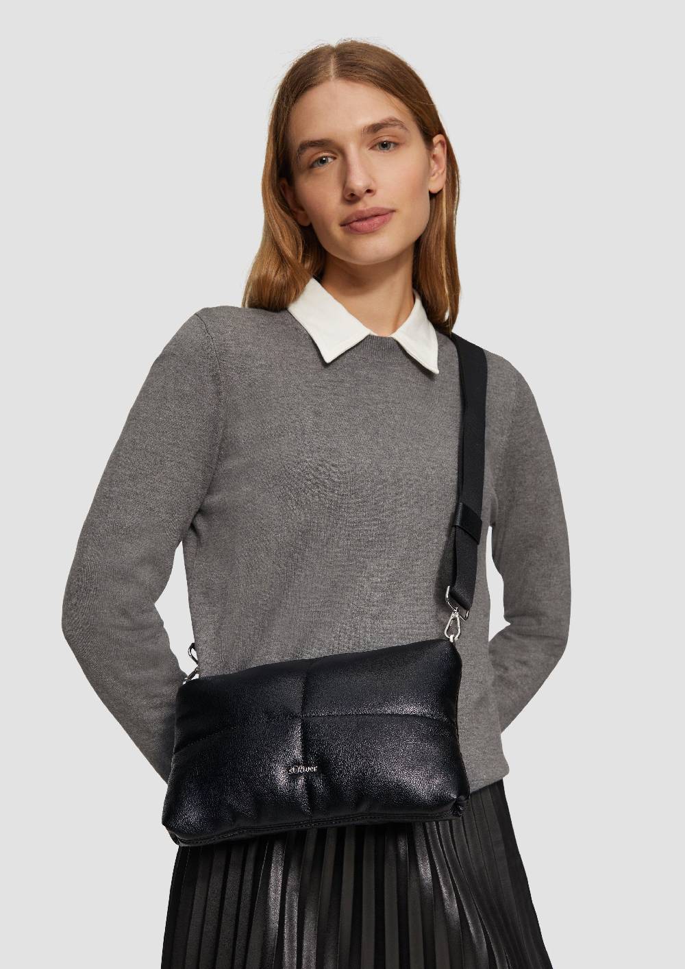S.Oliver Gesteppte Handytasche mit abnehmbarem Crossbody-Gurt Vierteljährliche Förderung