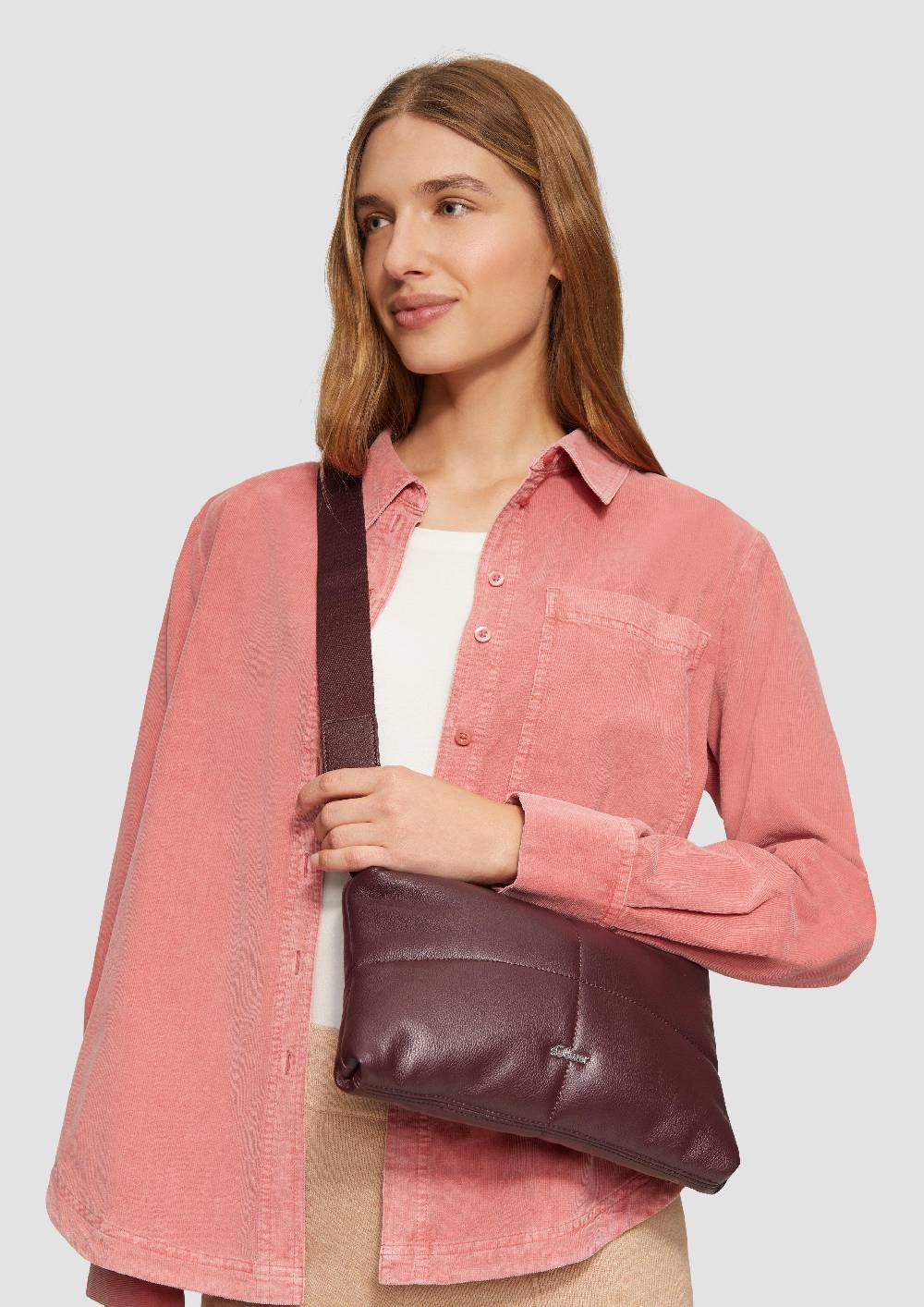 S.Oliver Gesteppte Handytasche mit abnehmbarem Crossbody-Gurt Bis zu 55% Rabatt