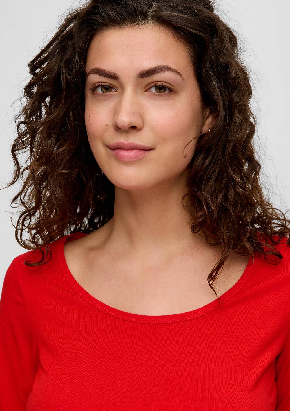 S.Oliver Elastisches Jersey-Shirt mit U-Ausschnitt Riesige Rabatte