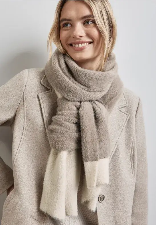 Street One Federgarn Schal Letzter Tag